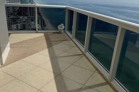 Купить кондоминиум в Халландейл-Бич, Флорида 3 спальни, 191.84м2, № 1958662 - фото 17