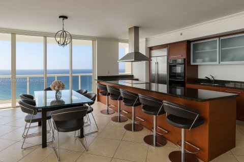 Купить кондоминиум в Халландейл-Бич, Флорида 3 спальни, 191.84м2, № 1958662 - фото 5