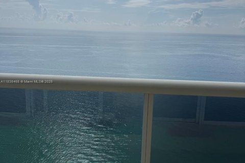 Купить кондоминиум в Халландейл-Бич, Флорида 3 спальни, 191.84м2, № 1958662 - фото 18