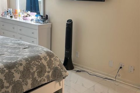 Condo in West Palm Beach, Florida, 1 bedroom № 2389646 - photo 13