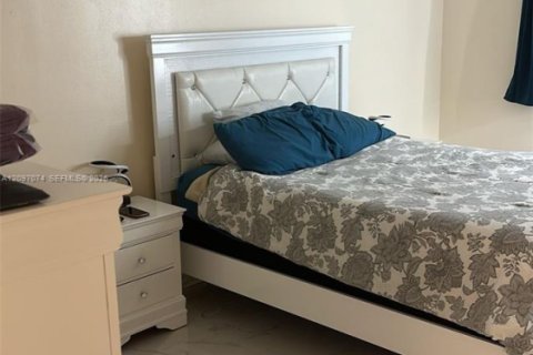 Condo in West Palm Beach, Florida, 1 bedroom № 2389646 - photo 4