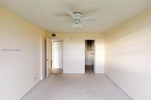Condo in West Palm Beach, Florida, 1 bedroom № 2389646 - photo 18