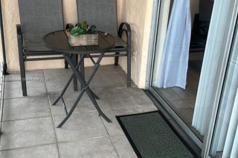 Condo in West Palm Beach, Florida, 1 bedroom № 2389646 - photo 9