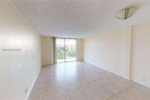 Condo in West Palm Beach, Florida, 1 bedroom № 2389646 - photo 20