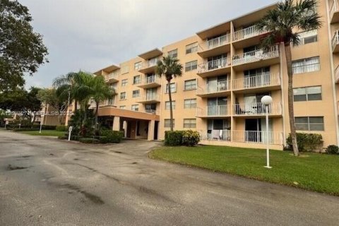 Condo in West Palm Beach, Florida, 1 bedroom № 2389646 - photo 2