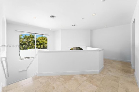 Купить виллу или дом в Майами-Бич, Флорида 5 спален, 366.13м2, № 1996831 - фото 16