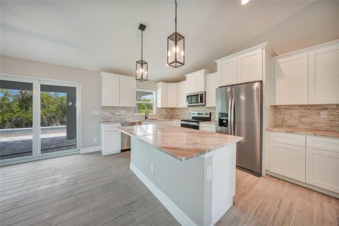 House in Port Charlotte, Florida 3 bedrooms, 148.64 sq.m. № 1675257 - photo 11