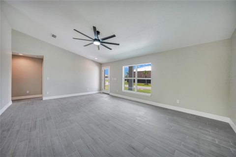 House in Port Charlotte, Florida 3 bedrooms, 148.64 sq.m. № 1675257 - photo 3