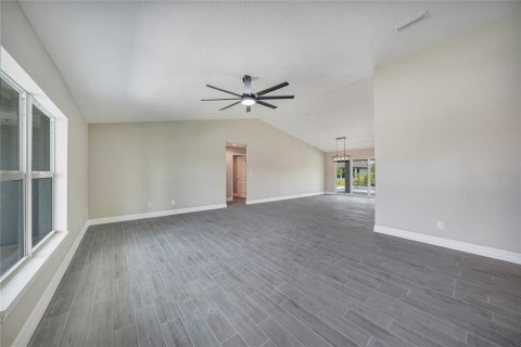 House in Port Charlotte, Florida 3 bedrooms, 148.64 sq.m. № 1675257 - photo 4