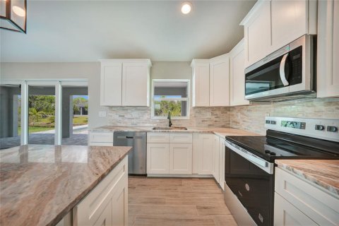 House in Port Charlotte, Florida 3 bedrooms, 148.64 sq.m. № 1675257 - photo 10