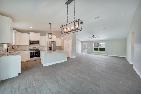 House in Port Charlotte, Florida 3 bedrooms, 148.64 sq.m. № 1675257 - photo 7