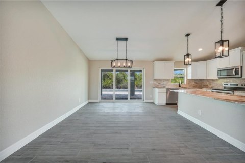 House in Port Charlotte, Florida 3 bedrooms, 148.64 sq.m. № 1675257 - photo 6