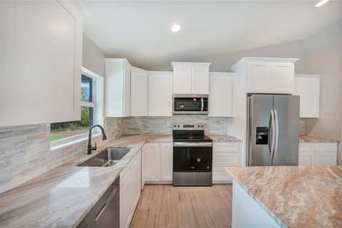 House in Port Charlotte, Florida 3 bedrooms, 148.64 sq.m. № 1675257 - photo 9