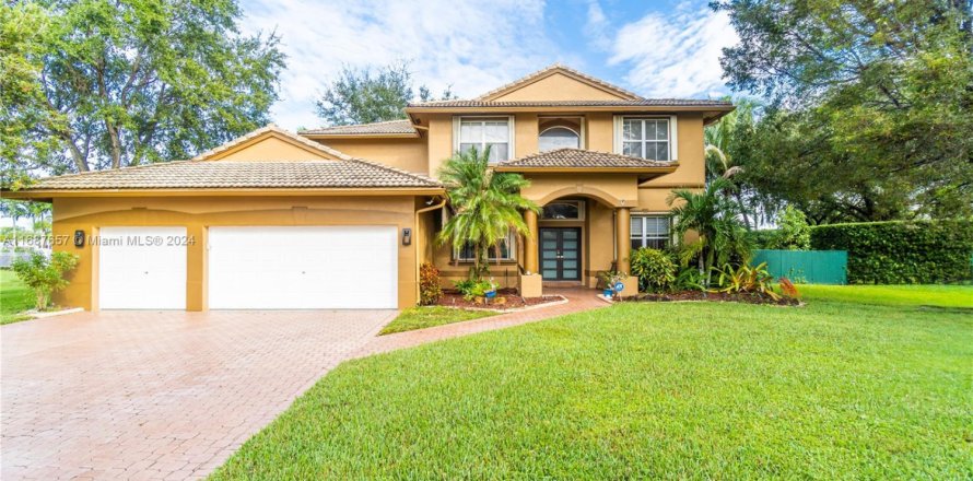 House in Davie, Florida 5 bedrooms, 332.78 sq.m. № 1860979