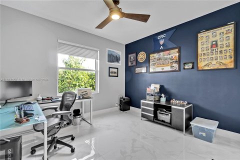 House in Davie, Florida 5 bedrooms, 332.78 sq.m. № 1860979 - photo 22