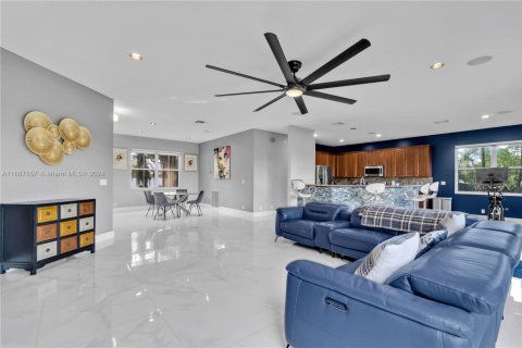 House in Davie, Florida 5 bedrooms, 332.78 sq.m. № 1860979 - photo 12