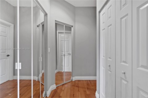 House in Davie, Florida 5 bedrooms, 332.78 sq.m. № 1860979 - photo 29