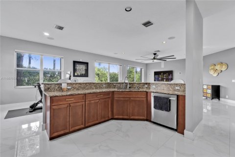 House in Davie, Florida 5 bedrooms, 332.78 sq.m. № 1860979 - photo 16