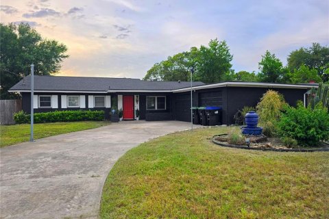 House in Orlando, Florida 3 bedrooms, 141.03 sq.m. № 1795752 - photo 1