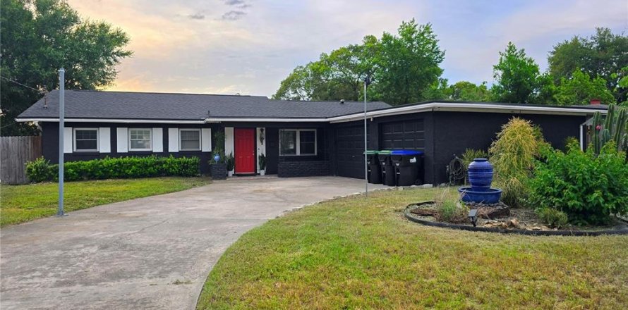 House in Orlando, Florida 3 bedrooms, 141.03 sq.m. № 1795752