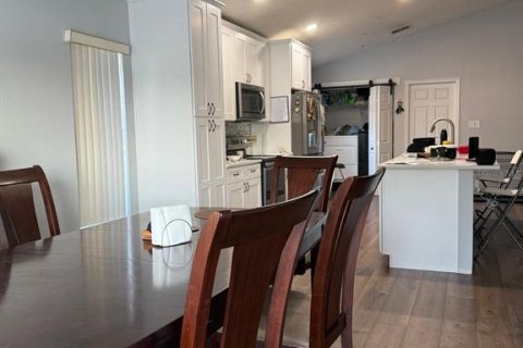 House in Clermont, Florida 4 bedrooms, 157.84 sq.m. № 2224812 - photo 6