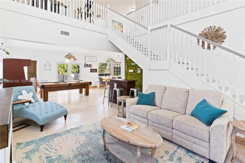 Villa ou maison à vendre à Miami Springs, Floride: 7 chambres, 340.3 m2 № 2241724 - photo 5