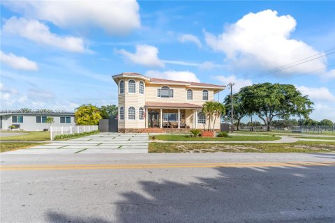 Villa ou maison à vendre à Miami Springs, Floride: 7 chambres, 340.3 m2 № 2241724 - photo 25