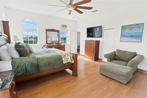 Villa ou maison à vendre à Miami Springs, Floride: 7 chambres, 340.3 m2 № 2241724 - photo 7