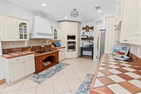 Villa ou maison à vendre à Miami Springs, Floride: 7 chambres, 340.3 m2 № 2241724 - photo 14