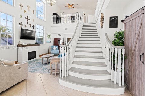 Villa ou maison à vendre à Miami Springs, Floride: 7 chambres, 340.3 m2 № 2241724 - photo 2