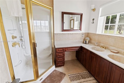 Villa ou maison à vendre à Miami Springs, Floride: 7 chambres, 340.3 m2 № 2241724 - photo 8