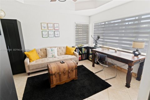 Villa ou maison à vendre à Miami Springs, Floride: 7 chambres, 340.3 m2 № 2241724 - photo 20