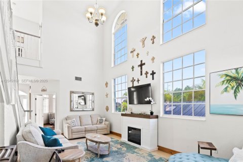 Villa ou maison à vendre à Miami Springs, Floride: 7 chambres, 340.3 m2 № 2241724 - photo 4