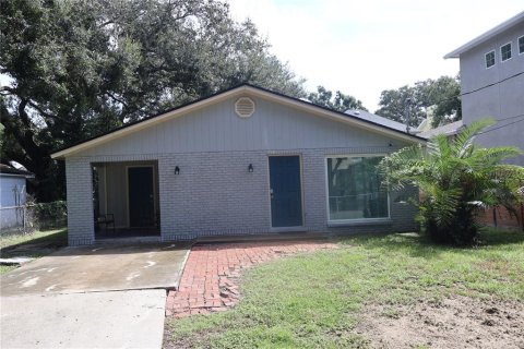 Villa ou maison à Tampa, Floride 3 chambres, 102.19 m2 № 2410273