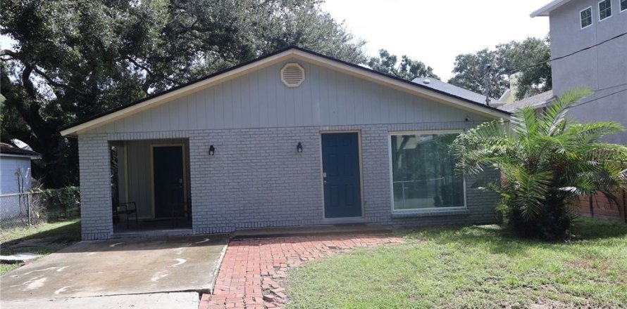Villa ou maison à Tampa, Floride 3 chambres, 102.19 m2 № 2410273