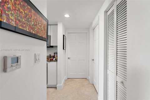 Condominio en venta en Miami Beach, Florida, 1 dormitorio, 76.74 m2 № 2035014 - foto 13