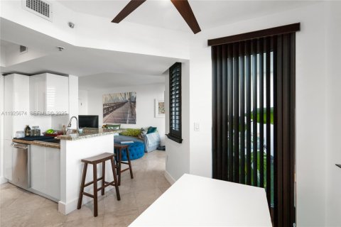 Condominio en venta en Miami Beach, Florida, 1 dormitorio, 76.74 m2 № 2035014 - foto 9