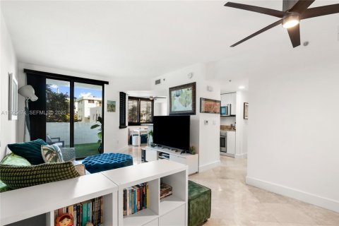 Condominio en Miami Beach, Florida, 1 dormitorio  № 2035014