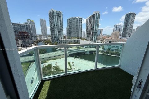 Copropriété à louer à Miami, Floride: 2 chambres, 119.75 m2 № 1760893 - photo 9
