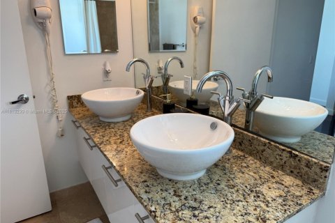 Copropriété à louer à Miami, Floride: 2 chambres, 119.75 m2 № 1760893 - photo 21