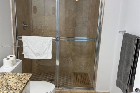 Copropriété à louer à Miami, Floride: 2 chambres, 119.75 m2 № 1760893 - photo 13