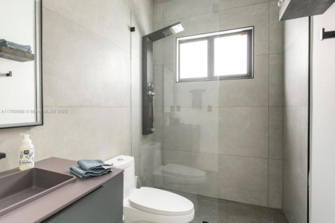 Casa en venta en Miami, Florida, 4 dormitorios, 255.57 m2 № 1869997 - foto 23