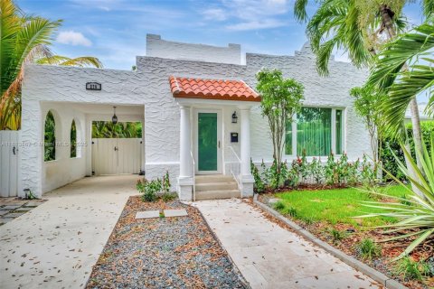 House in El Portal, Florida 3 bedrooms, 191.47 sq.m. № 1762424 - photo 1