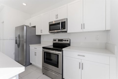 Townhouse in Homestead, Florida 3 bedrooms, 140.65 sq.m. № 1956607 - photo 11