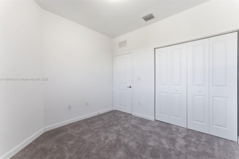 Townhouse in Homestead, Florida 3 bedrooms, 140.65 sq.m. № 1956607 - photo 23