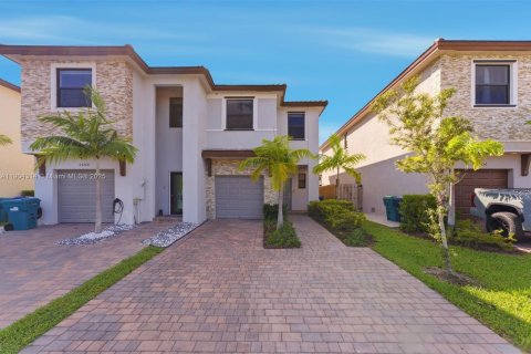 Townhouse in Homestead, Florida 3 bedrooms, 140.65 sq.m. № 1956607 - photo 1