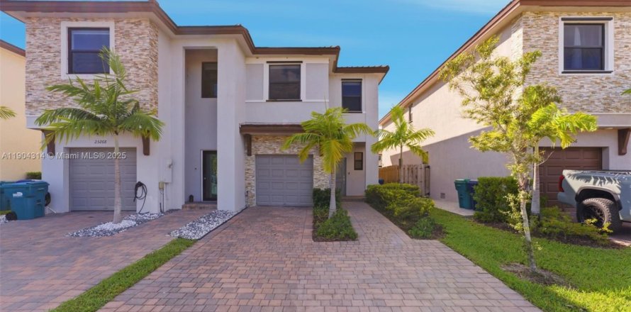 Townhouse in Homestead, Florida 3 bedrooms, 140.65 sq.m. № 1956607
