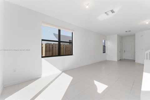 Townhouse in Homestead, Florida 3 bedrooms, 140.65 sq.m. № 1956607 - photo 16