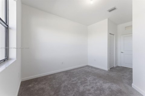 Townhouse in Homestead, Florida 3 bedrooms, 140.65 sq.m. № 1956607 - photo 24