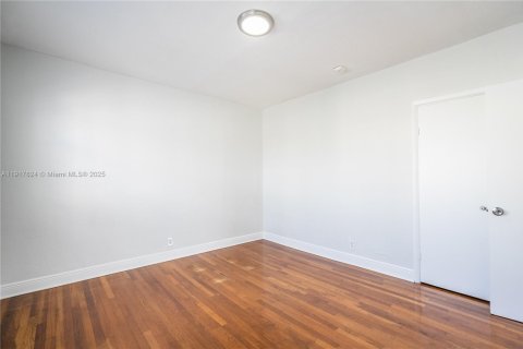 Снять в аренду квартиру в Майами-Бич, Флорида 2 спальни, 103.49м2, № 1972946 - фото 17